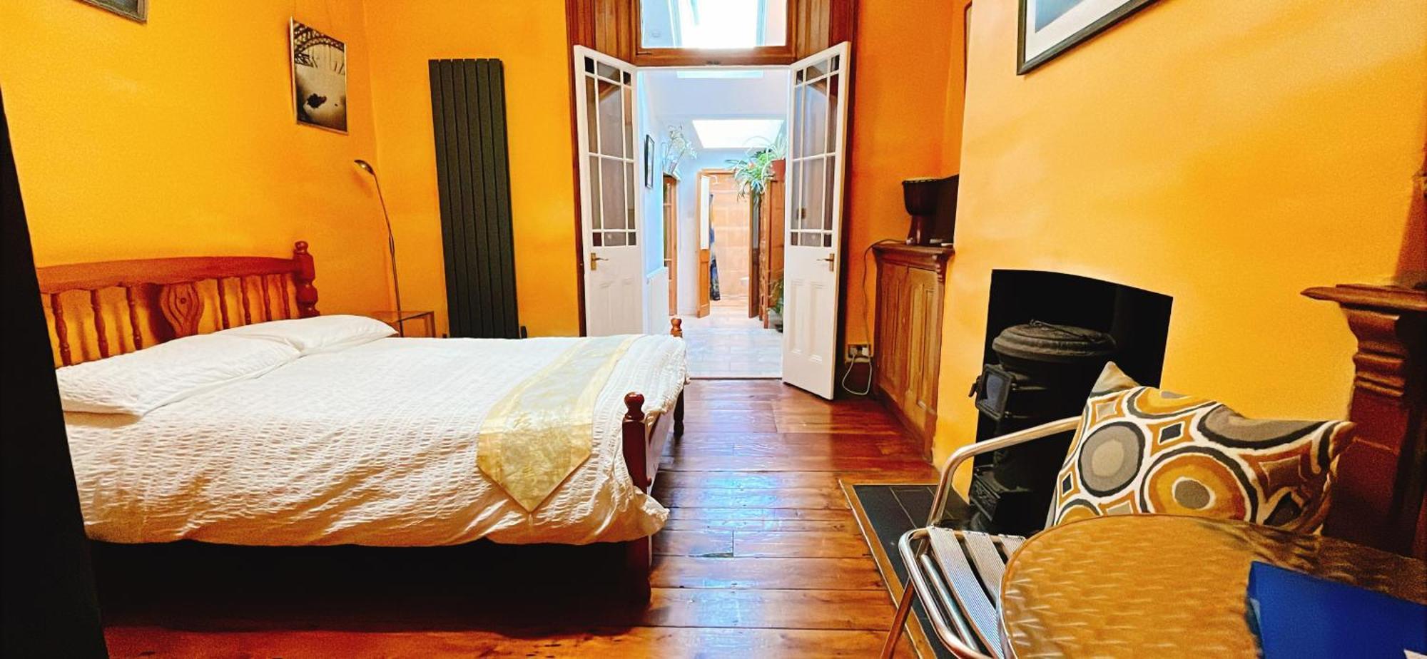 カーディフ Funky Urban Jungle Bed & Breakfast エクステリア 写真